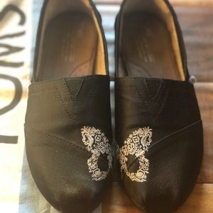 Toms Classic - Black with Silver Butterfly